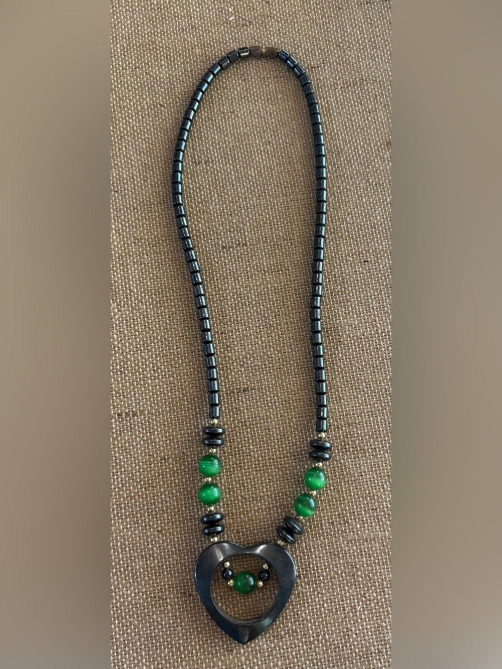Vtg Black Hematite Heart Shaped & Green Cats Eye Bead Necklace 18”